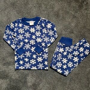Hanna Andersson snowflake pajamas size 4